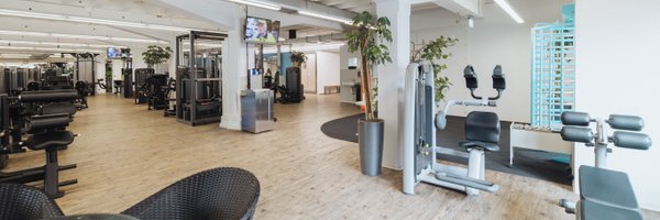 BUDGET Fitness Niederlenz: Übersicht des Trainingraumes mit Ausdauergeräten und grosser Auswahl an Kraftgeräten