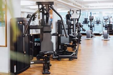 BUDGET Fitness Frick: Stimmungsbild mit neusten Kraftgeräten von LifeFitness