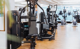 BUDGET Fitness Frick: Stimmungsbild mit neusten Kraftgeräten von LifeFitness