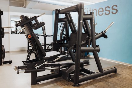 BUDGET Fitness Niederlenz: Beinpresse plate-loaded von Technogym